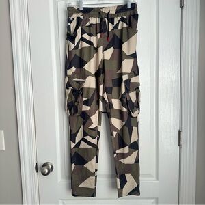 Camouflage Cargo Camo Jogger pants w Pockets and elastic adjustable waist